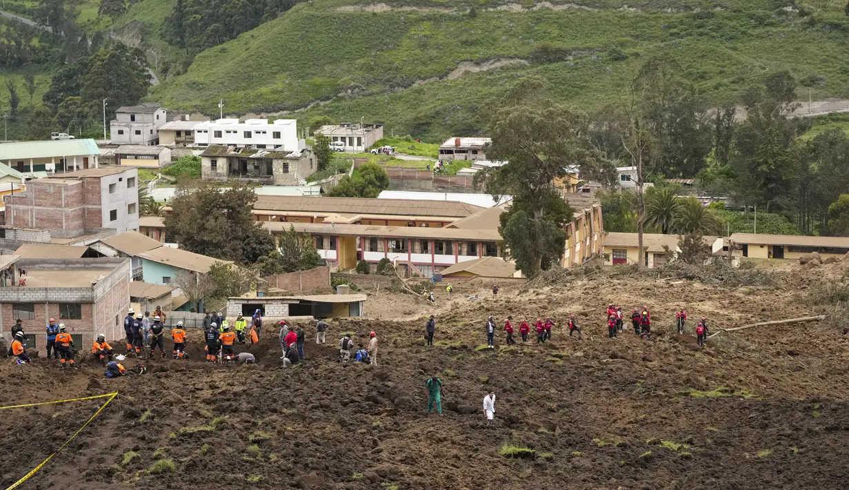 Pihak berwenang mengatakan, Senin (27/3), sedikitnya 16 orang tewas dan mengirim penyelamat untuk mencari korban yang selamat. (AP Photo/Dolores Ochoa)
