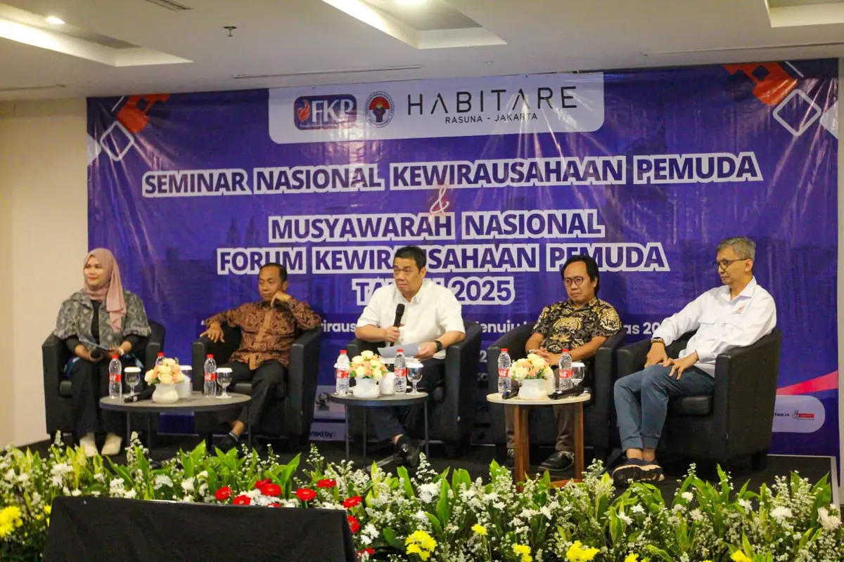 Wakil Menteri Desa, Pembangunan Daerah Tertinggal, dan Transmigrasi (Wamendes PDTT) Ahmad Riza Patria dalam acara Musyawarah Nasional Forum Kewirausahaan Pemuda (Munas FKP).