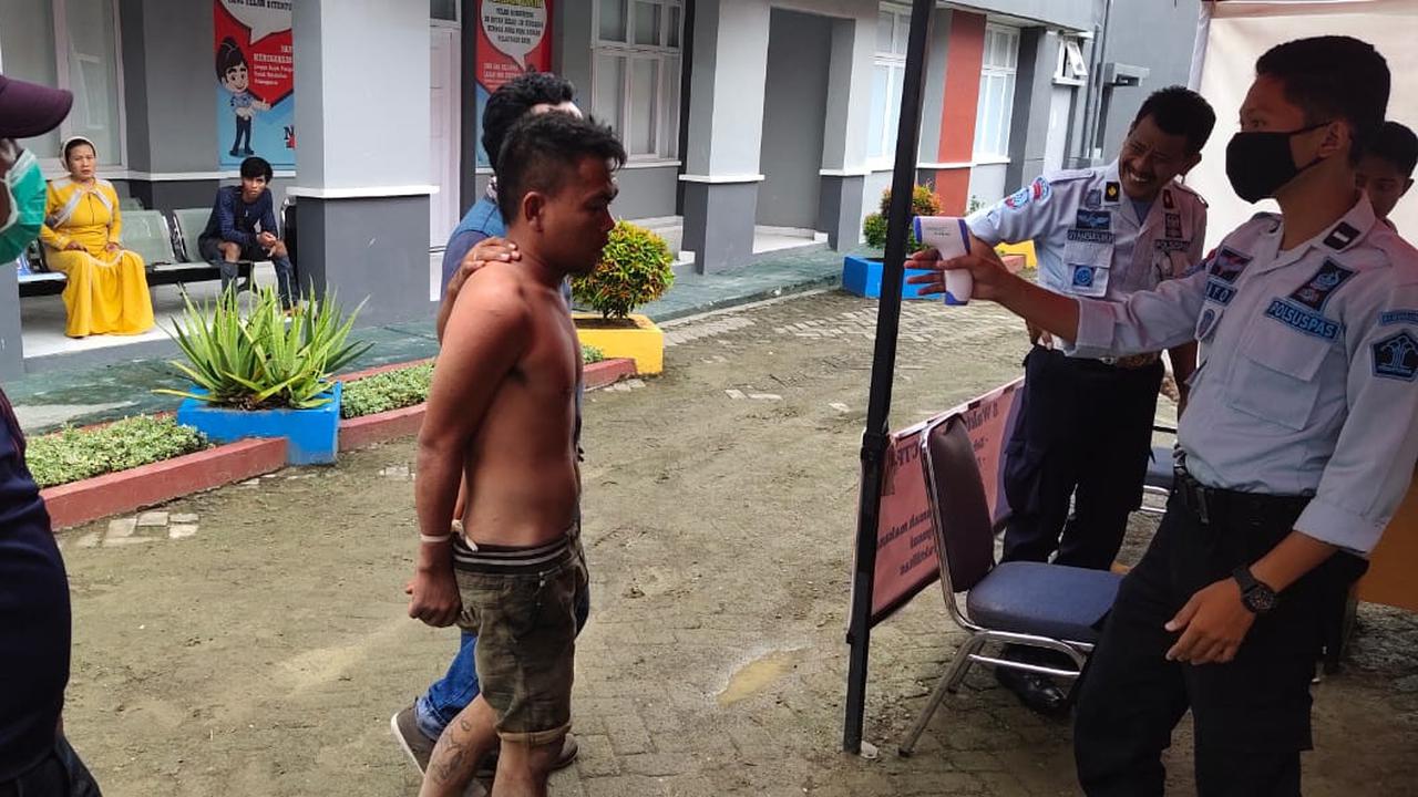 Napi yang bebas karena perogram antisipasi penyebaran corona itu langsung beraksi (Fauzan/Liputan6.com)