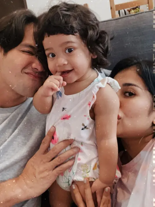 Di sisi lain, Tarra bersyukur bisa menjalankan pekerjaannya dari rumah. Mengingat sekarang ini bisa dilakukan secara online karena canggihnya teknologi. (Instagram/tarrabudiman)