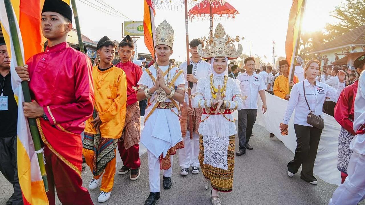 FOTO: Jokowi Hadiri Karnaval Gajah di Tulang Bawang