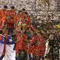 Para pemain Cile mengangkat trofi juara pada Final Copa America Centenario 2016 di Stadion MetLife, AS, Senin (27/6/2016). (Mandatory Credit: Adam Hunger-USA TODAY Sports)