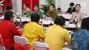 Suasana pertemuan antara parpol pendukung Jokowi - JK dengan utusan PM Jepang Shinzo Abe di Kantor DPP PDIP, Jakarta, Kamis (18/1). Shinzo Abe mengutus Sekjen Partai Liberal Demokratik Jepang dan Presiden Liga Parlemen Jepang. (Liputan6.com/Angga Yuniar)