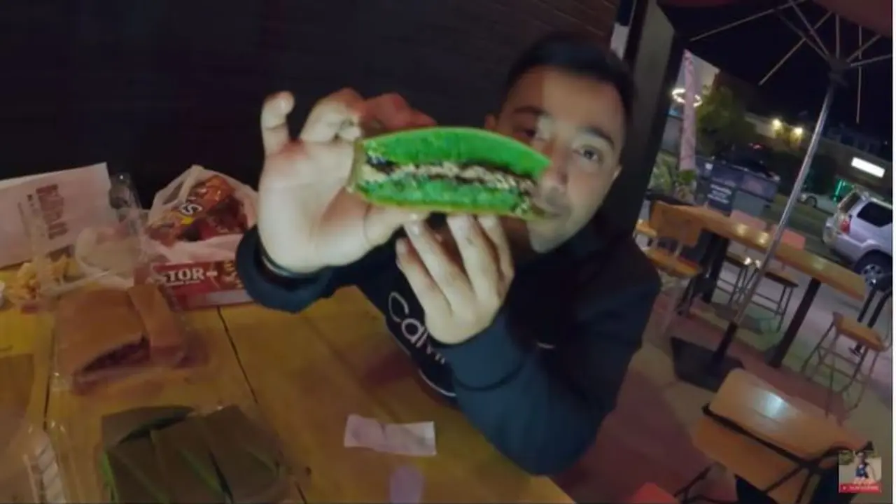 Hanya Ada Satu Penjual Martabak di Los Angeles, Pesan Pagi Baru Bisa Diambil Sore
