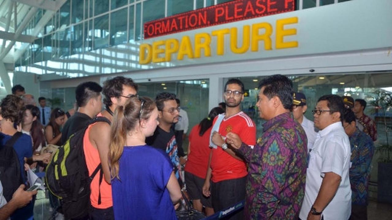 Wagub Bali tengok ribuan penumpang terlantar di Bandara Ngurah Rai