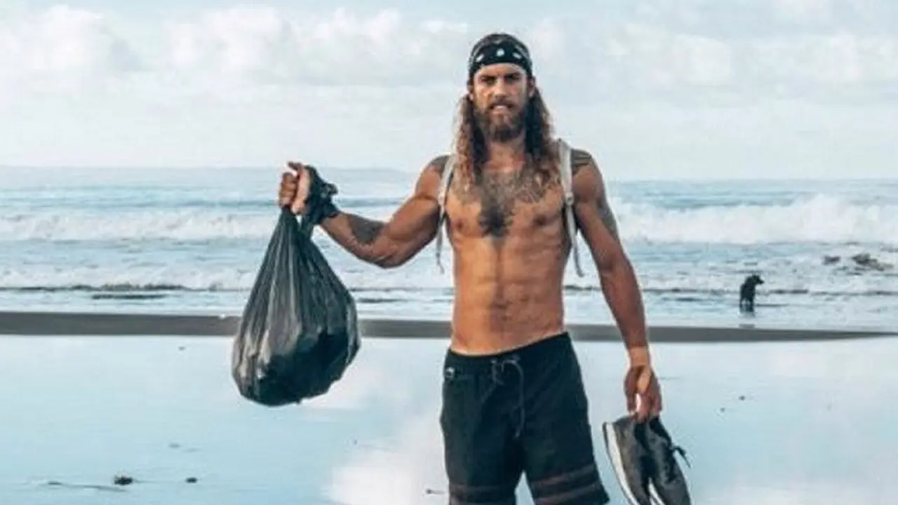 Mengenal Gerakan Adventure Bag, Pungut Sampah Plastik di Pantai Bali