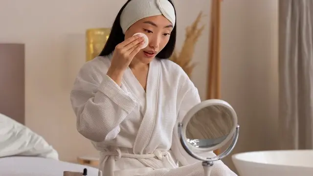 Tips untuk Kulit Berjerawat Tetap Bisa Pakai Makeup (Foto/Sumber: Freepik)