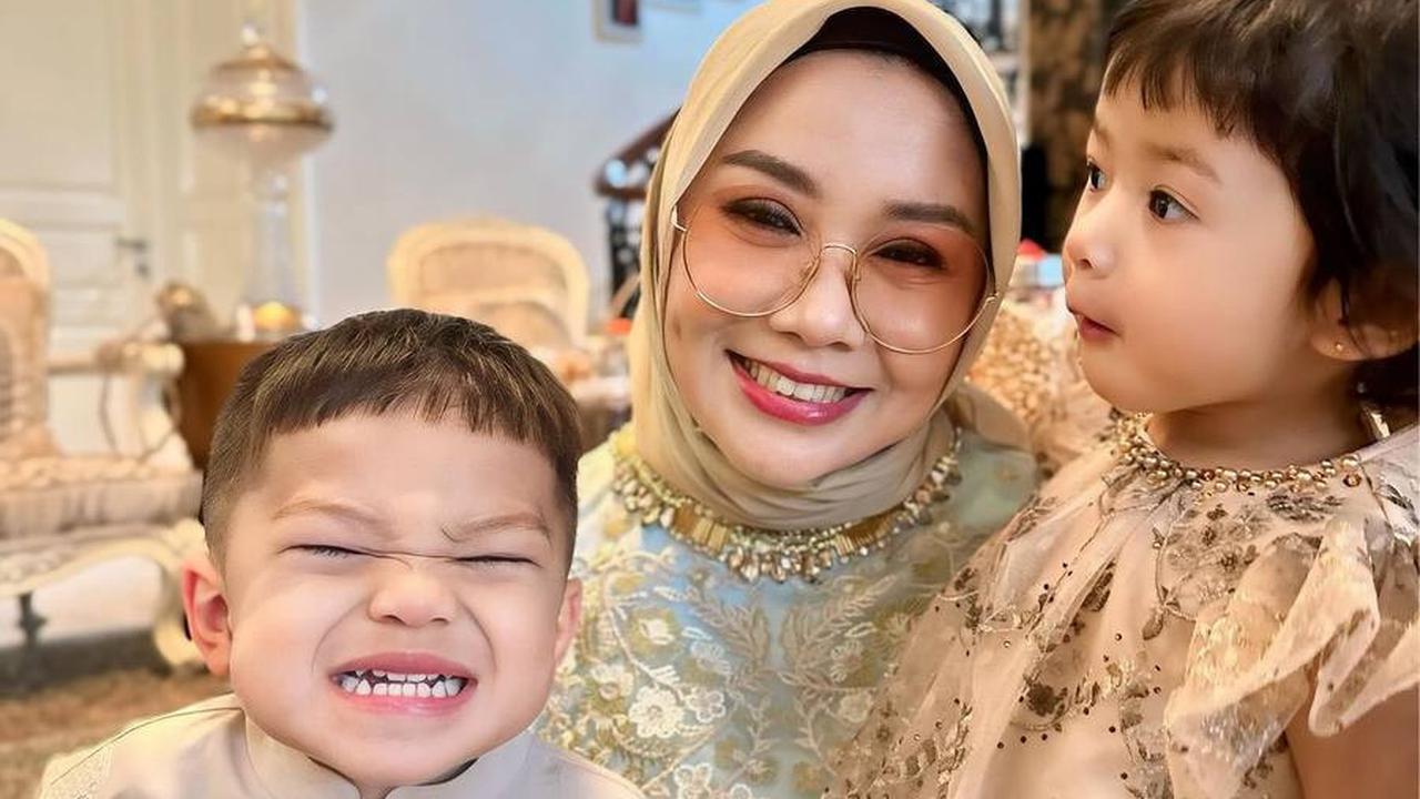 Saat ini, Yora sedang menantikan kelahiran cucu ketiganya menyusul kabar kehamilan kedua Nikita Willy. Sebelumnya, Yora telah memiliki dua cucu dari Nikita Willy dan Winona Willy.<br>