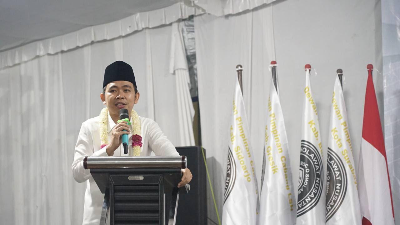 (*Presiden Laskar Sholawat Nusantara, Gus Fawait mengukuhkan pengurus LSN Surabaya, Gresik, Sidoarjo dan Bangkalan di Wonokromo, Surabaya. (Istimewa).