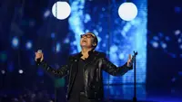 Dari genre musik pop, performa apik juga ditampilkan salah satu vokalis pria terbaik di tanah air yang juga eks pentolan Dewa 19, Ari Lasso yang belum lama sembuh dari penyakit kanker yang diidapnya. (Bola.com/Bagaskara Lazuardi)