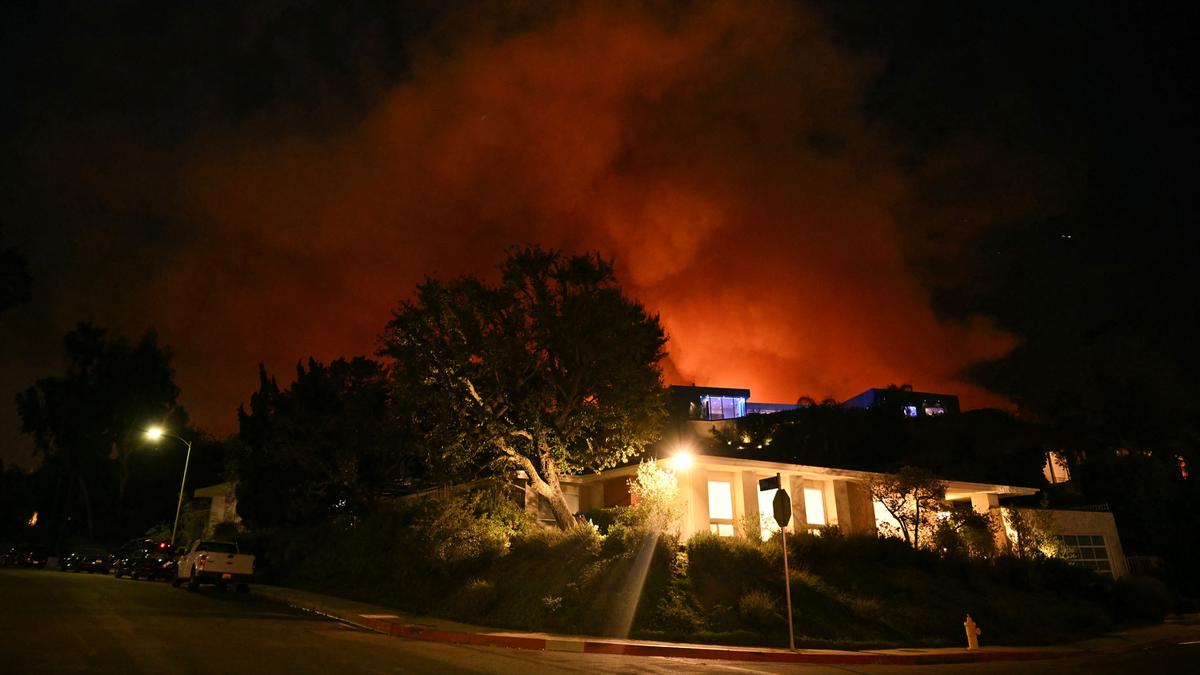Kebakaran Palisades Meluas, Ancam Lingkungan di Wilayah Encino Los Angeles