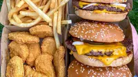 Beer burger, McNuggets dan kentang goreng McDonald's. (Dok. Instagram/@josheatsphilly)
