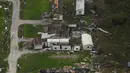 Sisa-sisa rumah yang hancur terlihat setelah Badai Ida di Lafitte, La (6/9/2021). Total korban tewas akibat Badai Ida disebut mencapai 50 orang. (AP Photo/Matt Slocum)