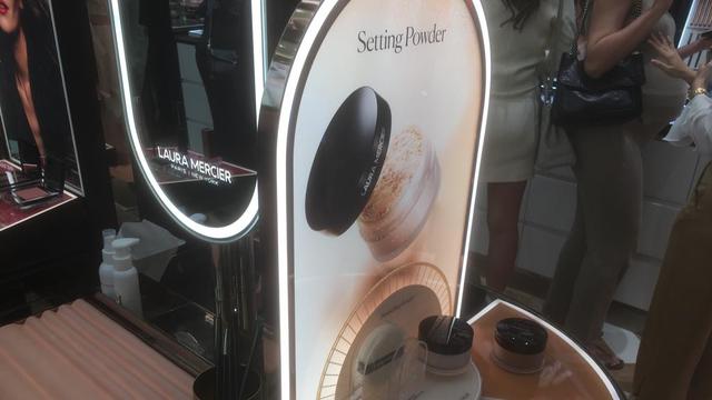 Laura Mercier Buka Toko Pertama di Indonesia, Bedak Tabur Translucent Paling Diburu