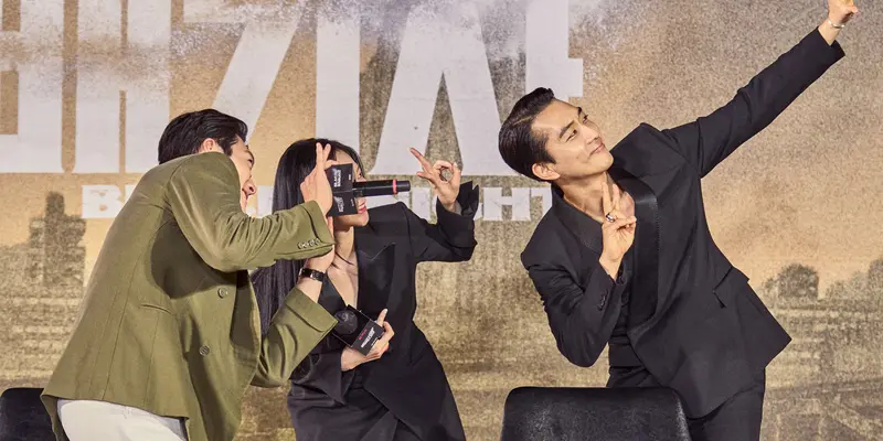 Song Seung Heon, Kim Woo Bin, Esom dalam konferensi pers drakor Black Knight. (Netflix)