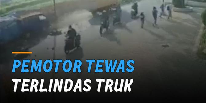 VIDEO: Ngebut dan Oleng, Pemotor Tewas Terlindas Truk di Malang