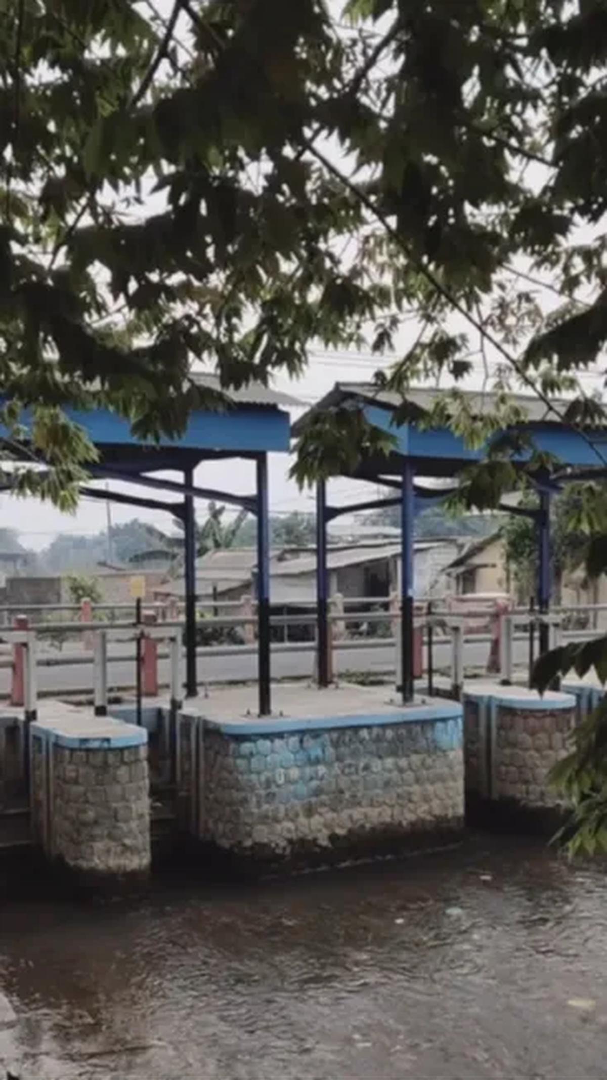 Saat semakin berkembang, pabrik ini punya PLTA dari sungai yang tak jauh dari pabrik