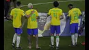 Bukan hanya memakai sendal jepit, Neymar bersama Timnas Brasil dikecam karena selebrasi berlebihan yang mereka lakukan saat menundukkan Korea Selatan di babak 16 besar Piala Dunia 2022. (AP Photo/Darko Bandic)