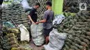 Pada bulan Ramadan permintaan buah-buahan mengalami peningkatan sebesar 15 hingga 40 persen dibandingkan hari biasa. (Liputan6.com/Angga Yuniar)