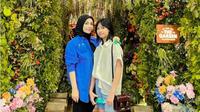 Kebersamaan Imel Putri Cahyati bareng putrinya, Aqila Ramadhani Sirajuddin. (Sumber: Instagram/imelpc)