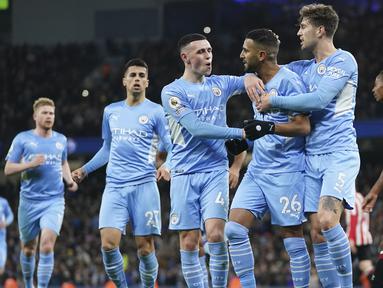Manchester City sukses memetik kemenangan pada laga pekan ke-24 Liga Inggris 2021/2022 saat menjamu Brentford di Etihad Stadium, Kamis (10/2/2022) dini hari WIB. (AFP/Jon Super)