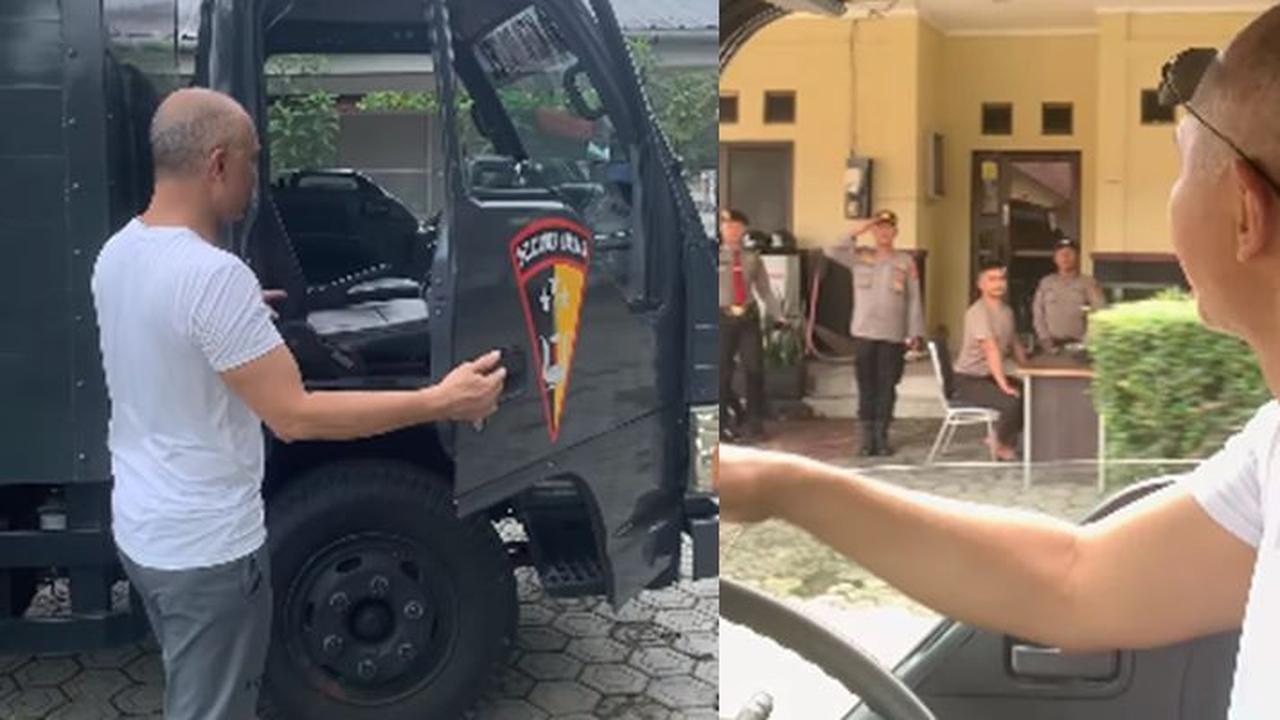 Berkaus Oblong Putih Masuk Polda, Bukan Sosok Sembarangan Polisi Bersenjata Beri Hormat