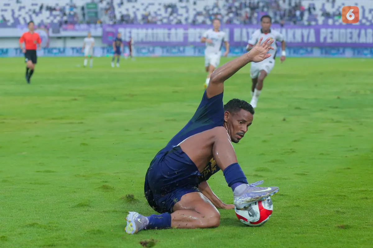Foto: Persita Tangerang Ngamuk, Bobol Gawang Persik 3 Gol Tanpa Balas di BRI Super League