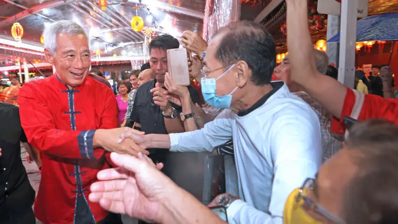 Perdana Menteri Singapura Lee Hsien Loong menghadiri perayaan Imlek di Chinatown, Singapura, 19 Januari 2024. (Facebook/Kominfo Singapura)