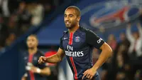 Gelandang Paris Saint-Germain, Lucas Moura, disebut menjadi salah satu target Manchester United di bursa transfer Januari 2016. (AFP/THOMAS SAMSON)