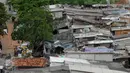 Suasana pemukiman padat Kampung Bandan, Jakarta, Senin (30/5).Lahan kosong akan disekitaran lokasi akan digunakan untuk membangun Rumah Susun Sewa (Rusunawa) bagi warga Kampung Bandan.(Liputan6.com/Gempur M Surya)