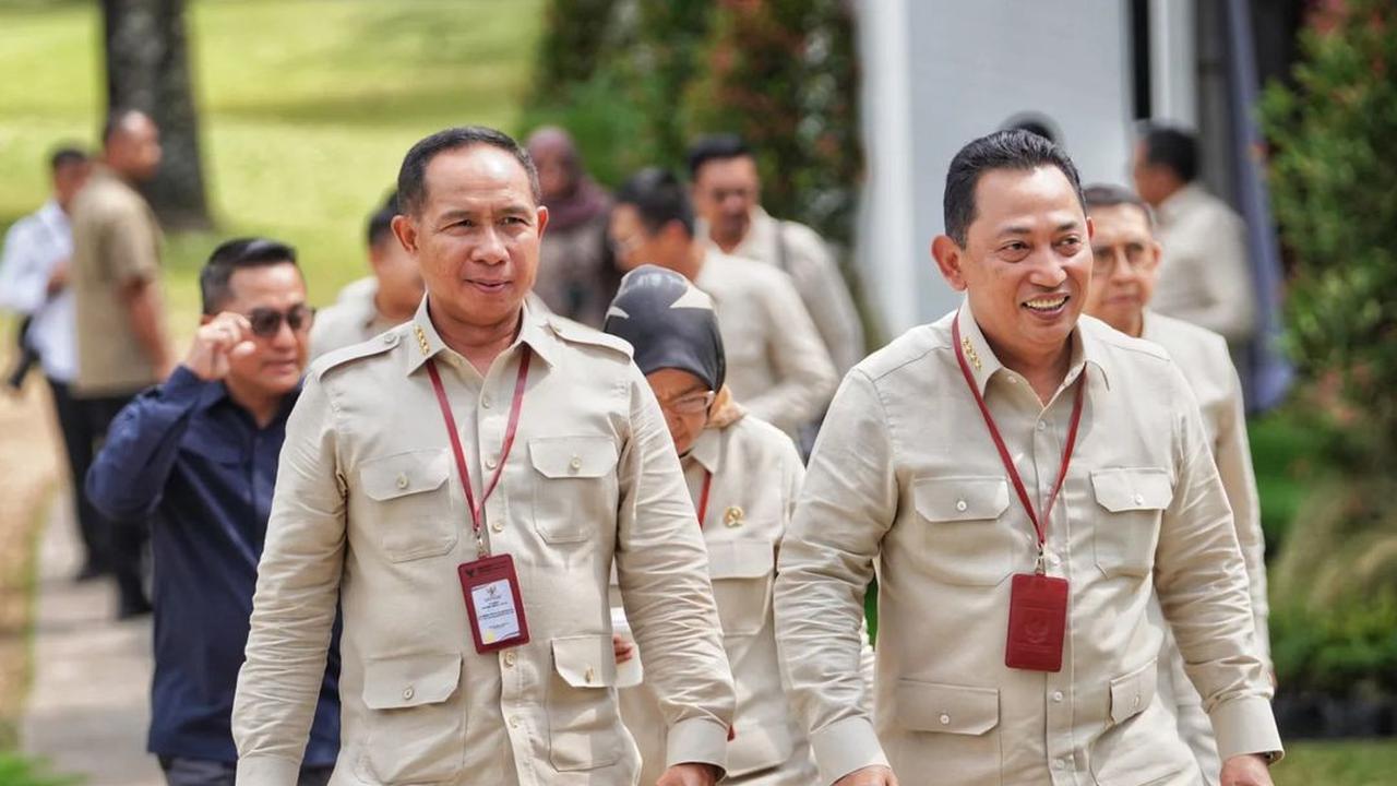 Panglima TNI Tampil Beda Tanpa Seragam Loreng
