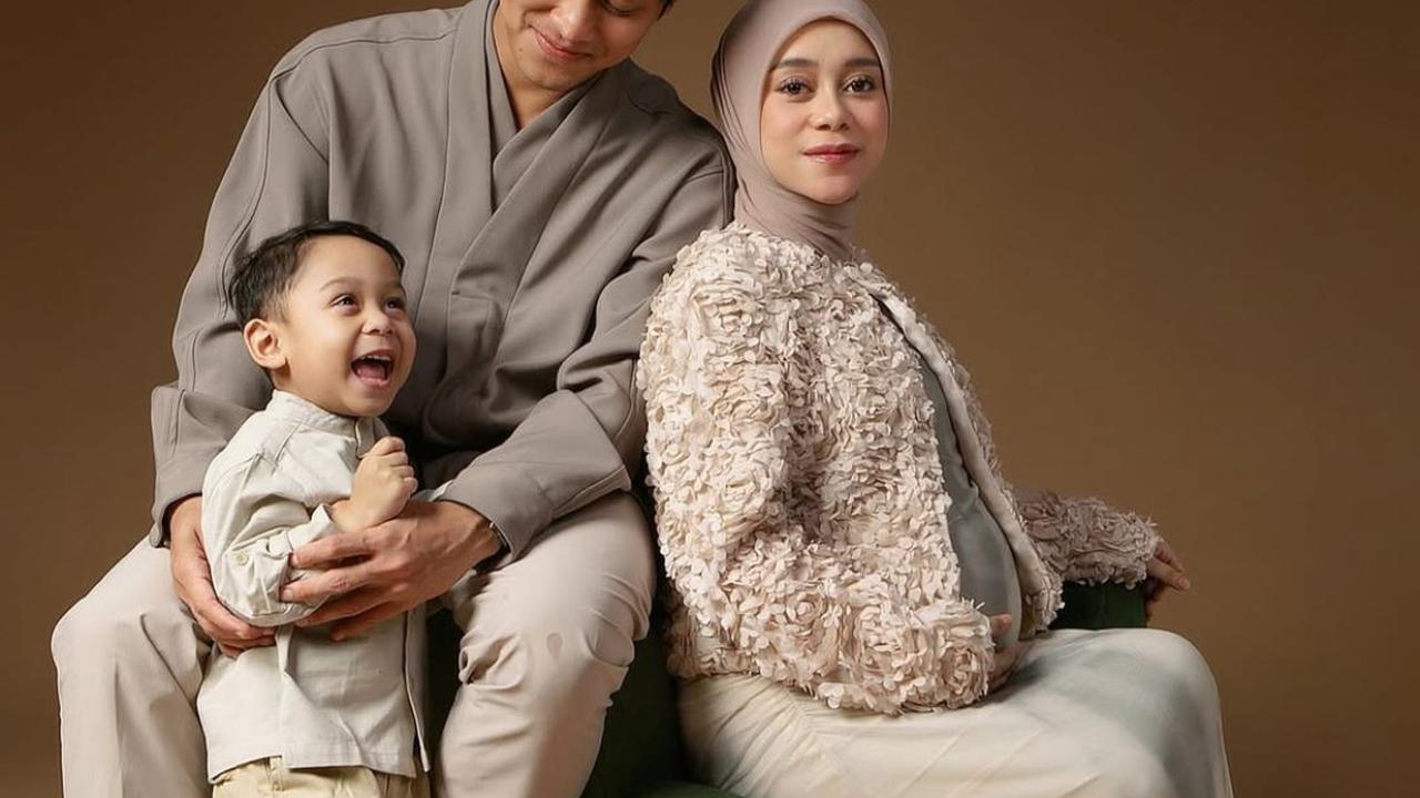 Photoshoot Keluarga Lesti Kejora dan Rizky Billar, Menantikan Anggota Baru