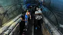 Lebaran hari pertama, pengunjung memadati tempat rekreasi Seaworld, Ancol, Jakarta, Senin (28/7/14). (Liputan6.com/Andrian M Tunay)
