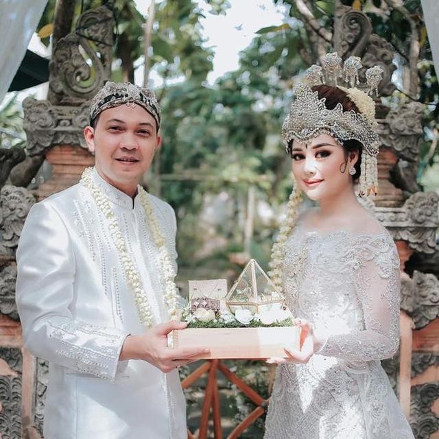 7 Potret Pernikahan Ryan Mantan Zaskia Gotik yang Kini Duluan Lepas Masa Lajang