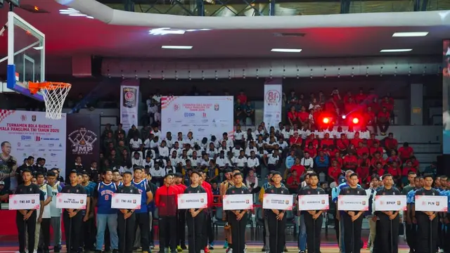 Pembukaan Piala Panglima TNI 2026 cabang olahraga bola basket di GOR Soemantri, Minggu (13/9/2026).