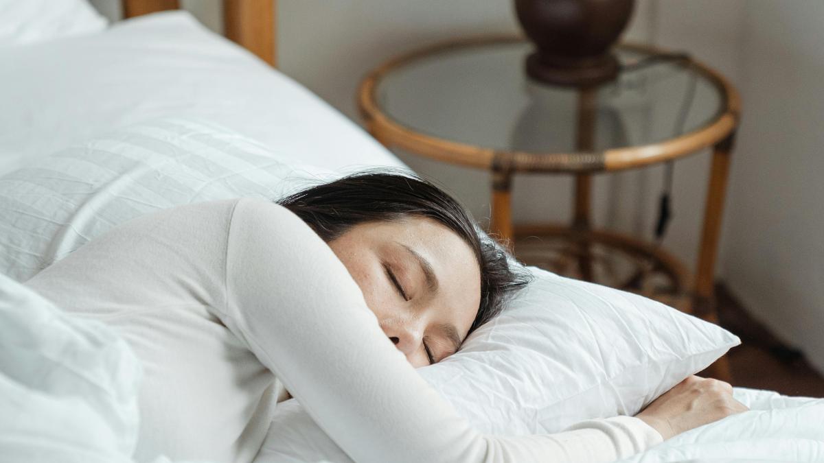 Tidur Kurang Nyenyak? Coba Tambahkan 5 Barang Ini di Kamar Tidurmu