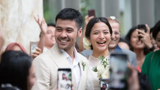 [Bintang] Chicco Jerikho dan Putri Marino