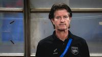 Pelatih kepala Borneo FC, Pieter Huistra saat menghadapi Persija Jakarta pada laga pekan ke-7 BRI Liga 1 2023/2024 di Stadion Patriot Candrabhaga, Bekasi, Rabu (9/8/2023). (Bola.com/Bagaskara Lazuardi)