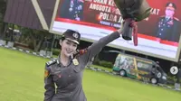 Polwan Cantik Febby Veronica Viral Usai Unggah Foto Naik Pangkat, Disebut Mirip Artis Korea.&nbsp; foto: (dok.Instagram @kinen_bhy/https://www.instagram.com/p/DEO7uovB8_u/Henry)