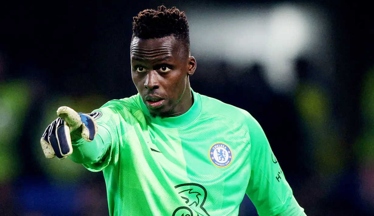 Edouard Mendy - Kiper asal Senegal ini tak dipungkiri adalah penjaga gawang andalan Tuchel. Meski telah berjasa dan menjadi pilihan utama di Chelsea namun gajinya tak cukup besar dibanding pemain pelapis The Blues lainnya. Saat ini Mendy menerima bayaran 52 ribu Pounds perminggu. (AFP/Adrian Dennis)