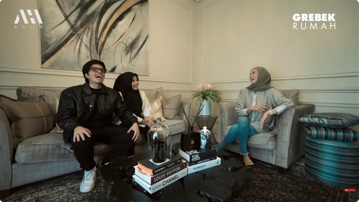 5 Potret Ruang Tamu Rumah Olla Ramlan dan Interiornya, Mewah tapi Tetap Cozy