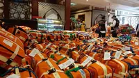 Koper bagasi siap dibagikan kepada jemaah haji di hotel. Foto: Darmawan/MCH