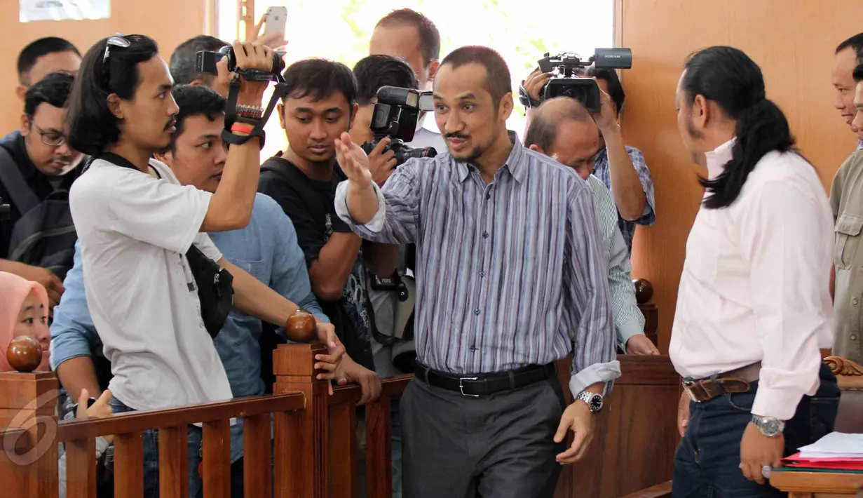 Abraham Samad saat tiba di Pengadilan Negeri Jakarta Selatan untuk menjadi saksi  di sidang perdana praperadilan Novel Baswedan, Kamis (4/6/2015). (Liputan6.com/Helmi Afandi)