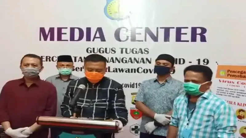 Gugus Tugas Percepatan Penanganan Covid-19 Kabupaten Selayar langsung melakukan rapid test atau uji cepat kepada seluruh penumpangnya.