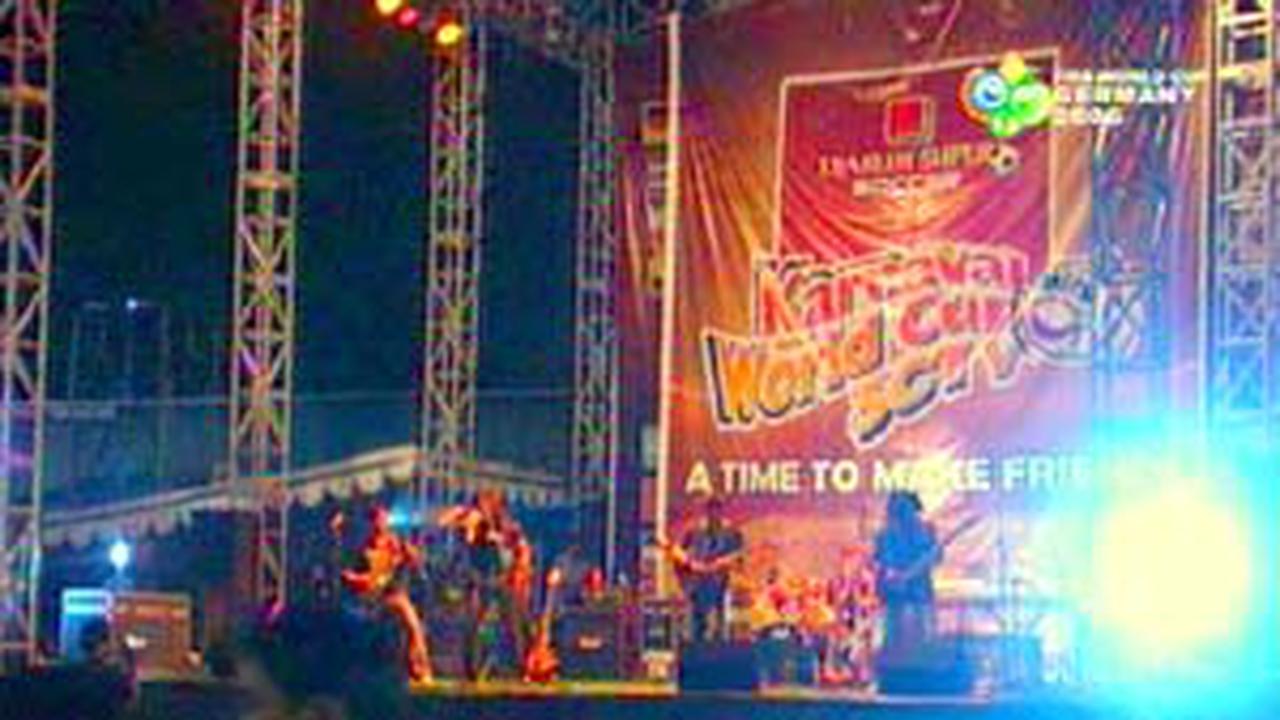 Karnaval World Cup 2006 di Surabaya