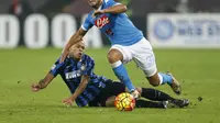 Biabiany diadang bek Inter Faouzi Ghoulam (Reuters Ciro de Luca)