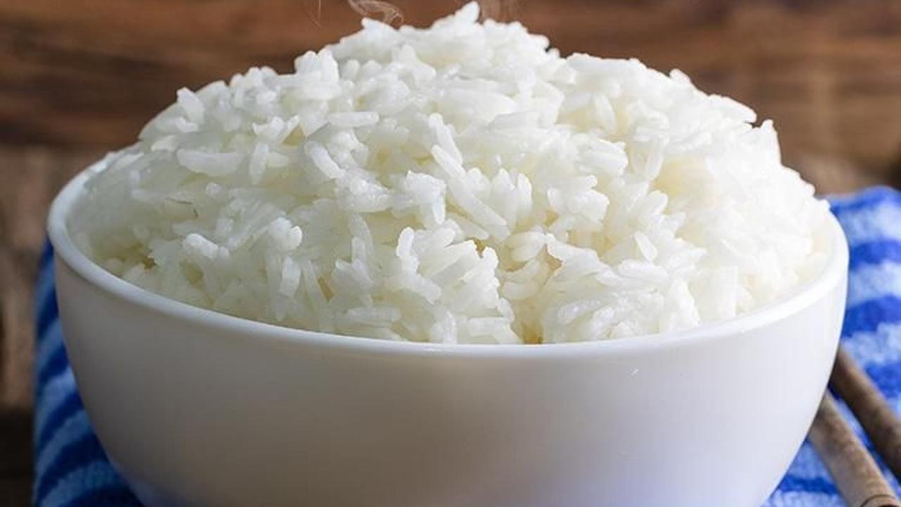 Nasi Putih Panas. (foto: Pinterest/Karya AQJ Channel).
