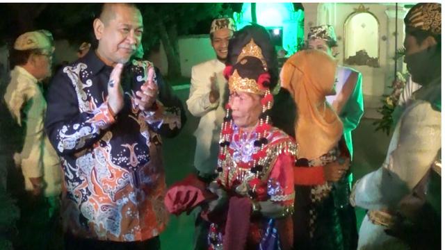 Maestro Topeng Kreyo