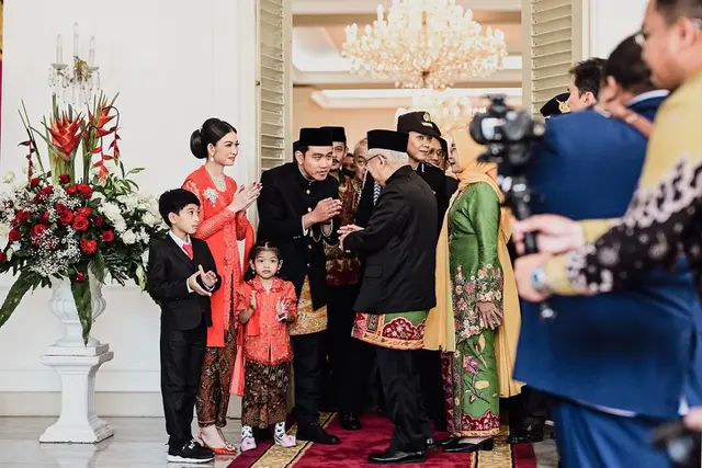 6 Momen pisah sambut Gibran Rakabuming dan Ma’ruf Amin, penuh kehangatan sekaligus haru