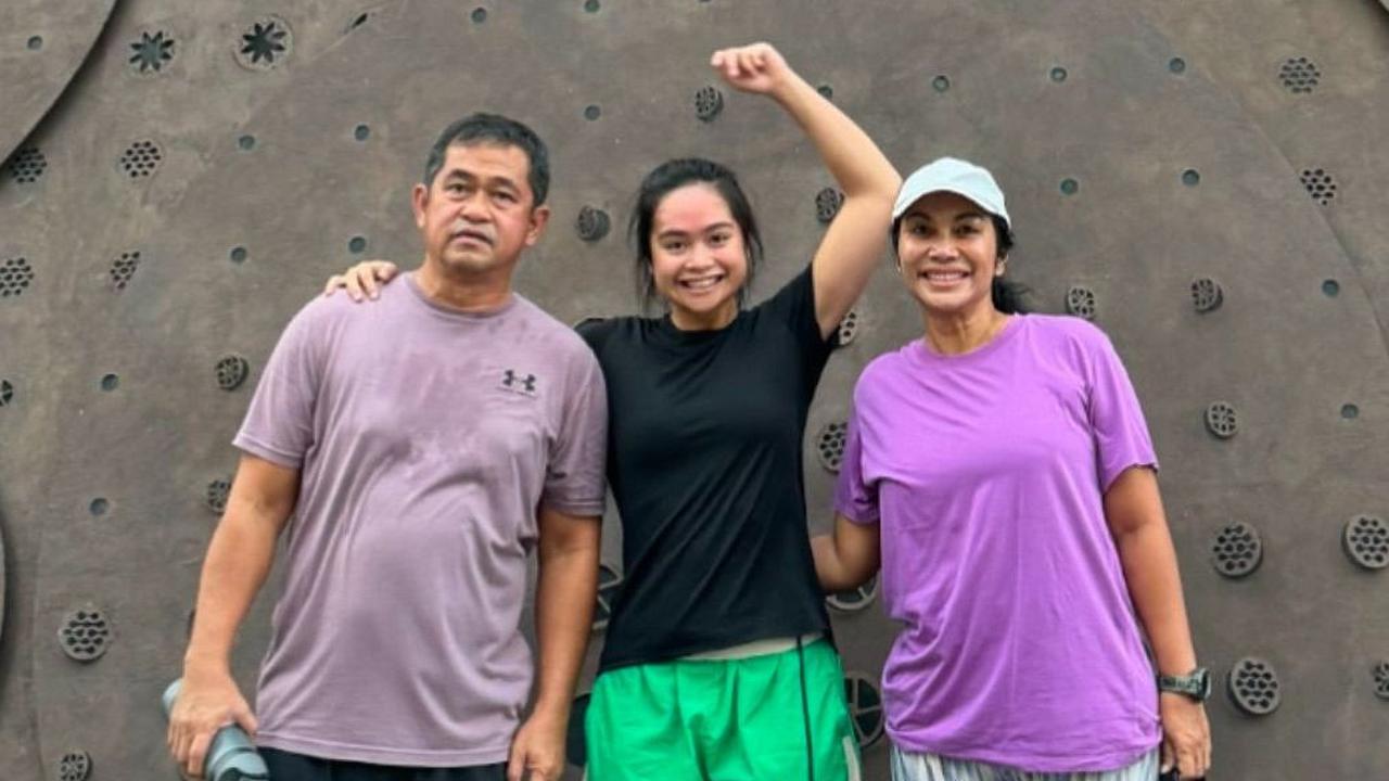 "Selama dia di şini, Faye selalu menyempatkan dirinya menghabiskan waktu bersama saya dan BM walau pun sebetulnya pekerjaan dia segudang juga (foto-foto di atas adalah segelintir waktu yang kami habiskan bersama sama)," cerita sang ibu. <br>
